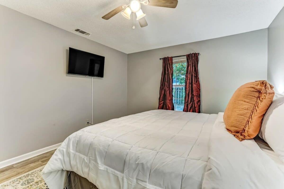 The Groovy Getaway On Garfield Holiday home *