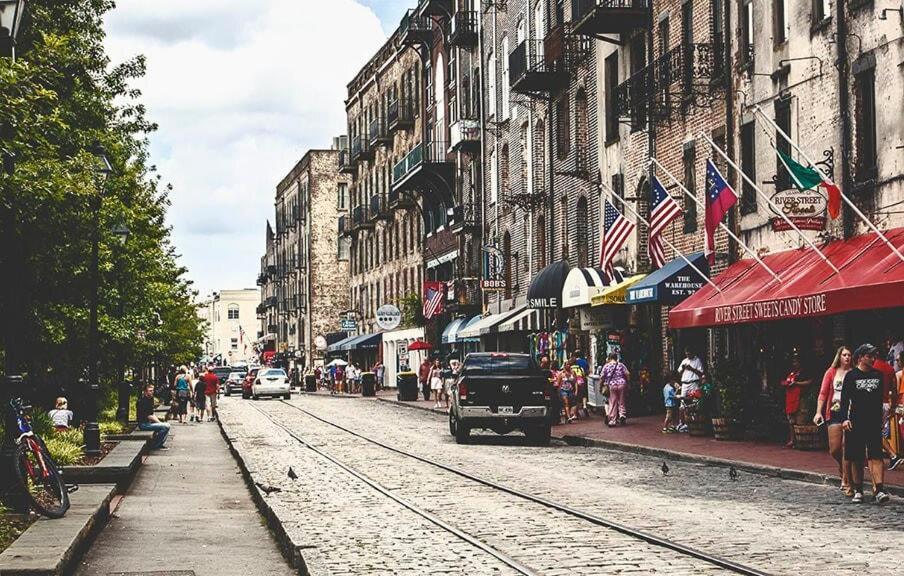 The Groovy Getaway On Garfield * Savannah